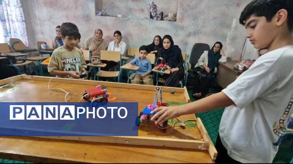 مسابقه ربات‌های ساخته شده توسط هنرجویان کلاس رباتیک کانون فرهنگی تربیتی رضوان