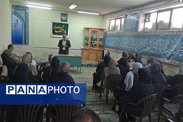 جلسه توجیهی هدایت تحصیلی با حضور مشاورین تحصیلی در دبیرستان فرزانگان شهرستان قدس