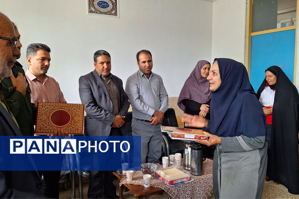 آیین تجلیل از معلمان مدارس ایزدخواست