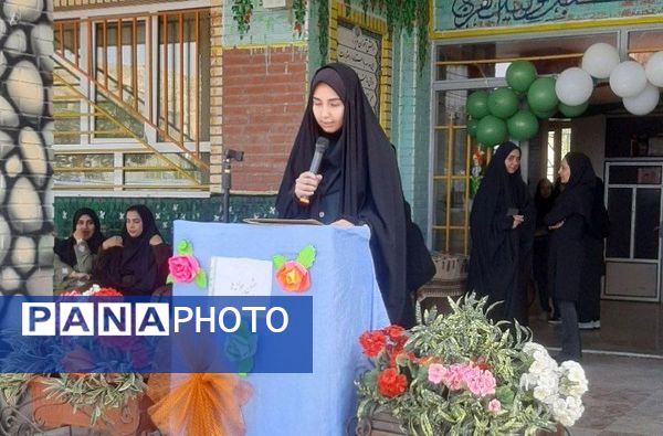 جشن جوانه‌ها و مراسم آغاز پایه هفتم در دبیرستان دخترانه فاطمه الزهرا در شهرستان فیروزکوه