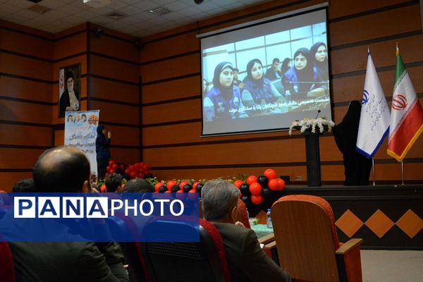 نشست هم‌اندیشی معاونین پرورشی، روحانیون امین و ائمه جماعات در بهارستان‌دو