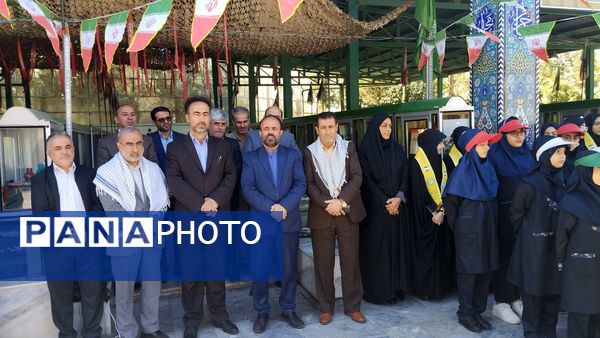 مراسم غبارروبی و عطرافشانی مزار شهدای 400 دستگاه ناحیه 3 کرج در هفته دفاع مقدس
