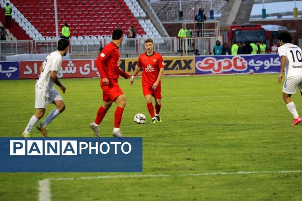 بازی تراکتور و ملوان در تبریز