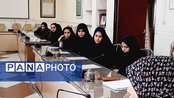 برگزاری اولین جلسه همیاران مشاور دبیرستان شاهد عصمت ناحیه۳ کرج در سال تحصیلی جدید