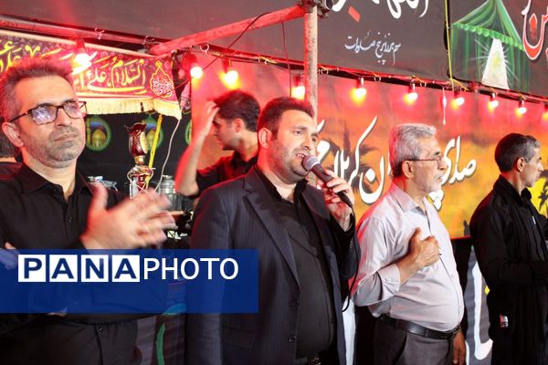 دانش‌آموزان در موکب دانش‌آموزی عشاق‌الحسین از زائرین کربلای معلی پذیرایی کردند