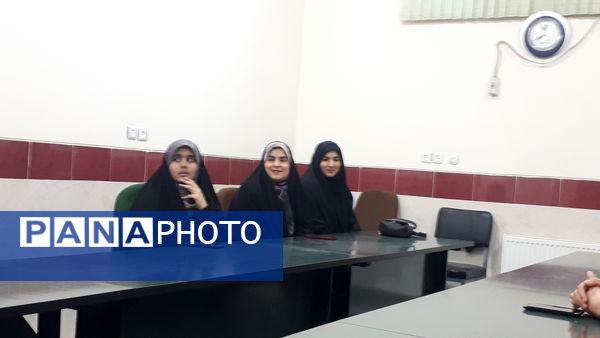 رونمایی از کتاب اولین گام مهمترین قدم در ابرکوه