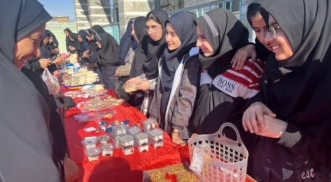 در مدارس شهرستان دهلران بازارچه کسب‌ و کار برپا شد 
