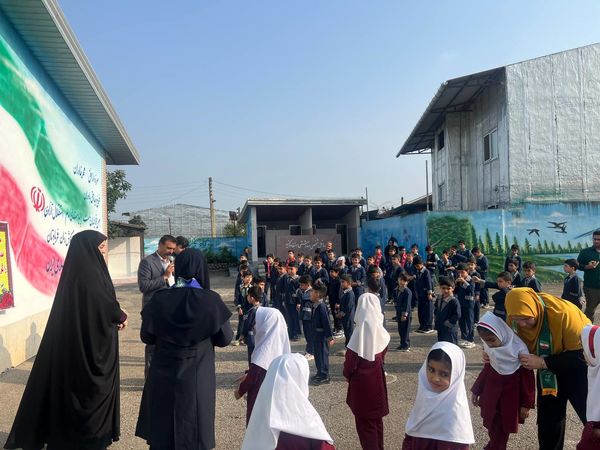 بازدید مسئولان سازمان دانش‌آموزی مازندران از مدرسه تمام‌تشکیلاتی مرحوم یوسف بزرگی قائمشهر
