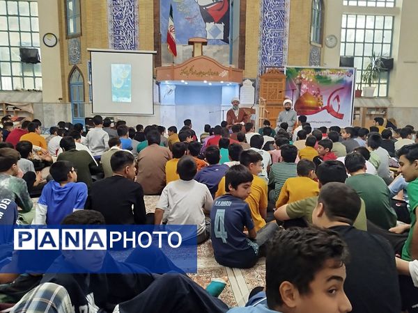 حضور امام جمعه شهرستان کاشمر در بین معتکفین دانش‌آموز در مسجد جامع شهرستان کاشمر 
