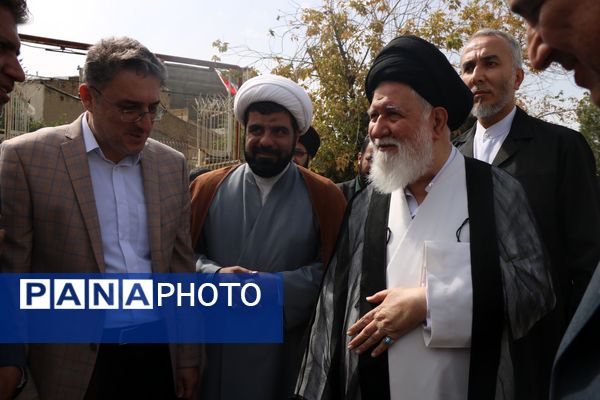 زنگ نماز در دبیرستان برزگر با حضور آیت الله علم الهدی 