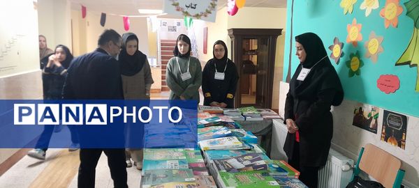 مراسم هفته کتاب و کتابخوانی در دبیرستان فرزانگان استعداد درخشان شهرستان ملارد