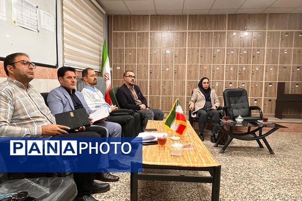 جلسه هماهنگی مانور زلزله در مدرسه شایستگان شهرستان قدس