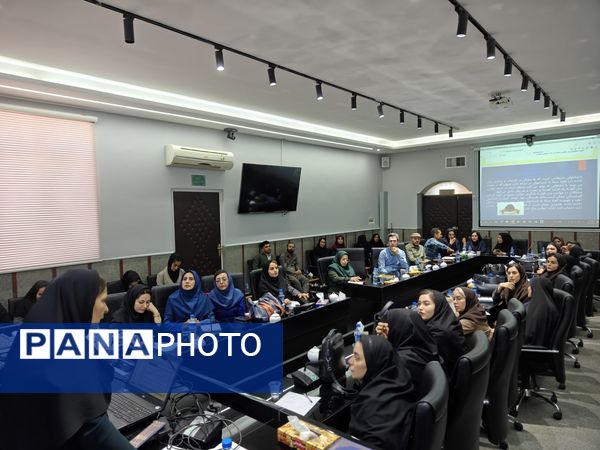 (طرح هم راه) همراهی والدین با مدرسه برای رشد آموزشی و تربیتی دانش‌آموزان پایه اول