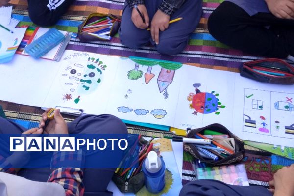 برگزاری نقاشی همگانی در مدارس ناحیه 4 شیراز به‌مناسبت دهه فجر 