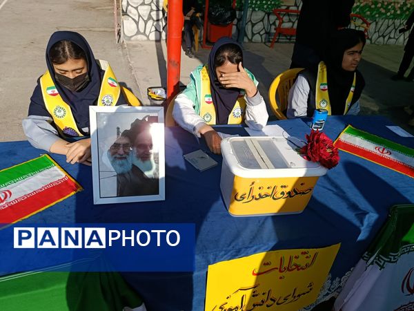 انتخابات شورای دانش آموزی‌ در دبیرستان‌ یغمای‌ نیشابوری(وکیلی 3)