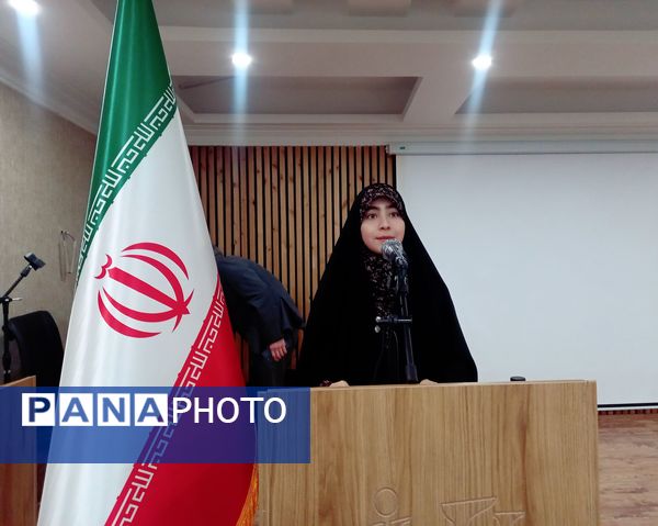 مراسم تقدیر از برگزیدگان مسابقات فرهنگی هنری و قرآن و عترت 