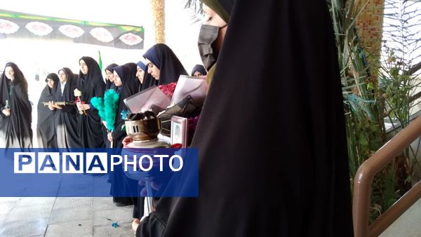 مراسم استقبال از شهید گمنام در دبیرستان دخترانه بهار آزادی فلاورجان 