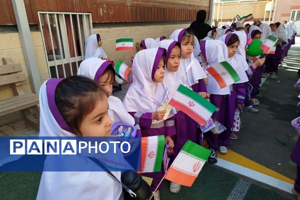 برگزاری جشن شکوفه ها در دبستان حضرت مریم ناحیه یک شهرری