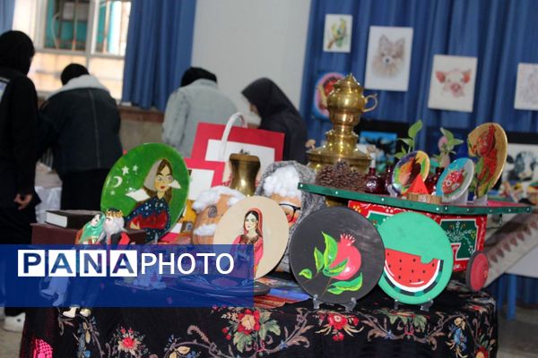 آیین افتتاحیه نمایشگاه هنری «ماها» در هنرستان شهید تاجیک بهارستان‌دو