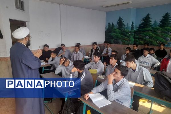 سلسله جلسات گفتمان دینی و مشاوره خانواده در هنرستان موفقیان