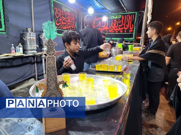 خدمت‌رسانی به زائران دهه آخر ماه صفر در ایستگاه‌های صلواتی موکب‌های مشهد