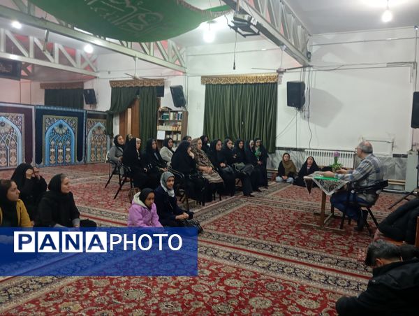 جلسه آموزش خانواده در دبیرستان دخترانه شهر آرا ۲