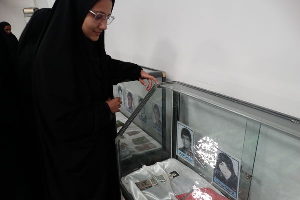 بازدید دانش‌آموزان از موزه دفاع مقدس شهرکرد