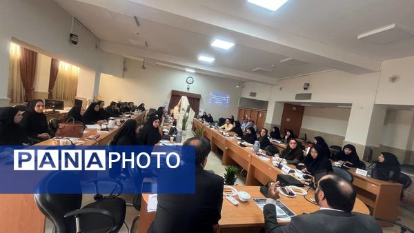 اولین کارگاه دانش‌افزایی آموزشی پژوهشی داوران بیست و هفتمین برنامه ملی معلم پژوهنده