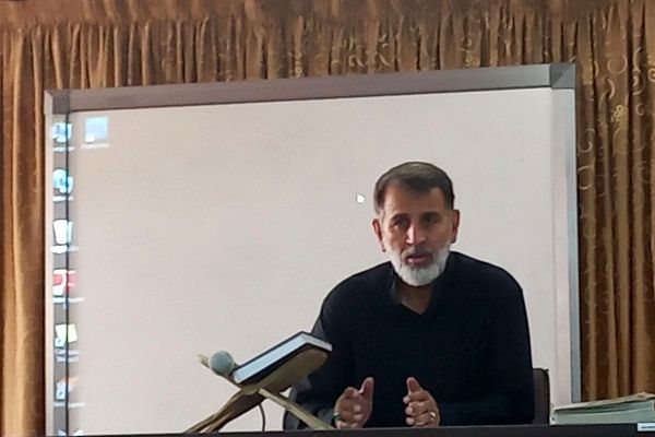 دانش‌آموزان نخبه و متفکر با ایده‌های خوب خود می‌توانند به مدرسه هویت ببخشند