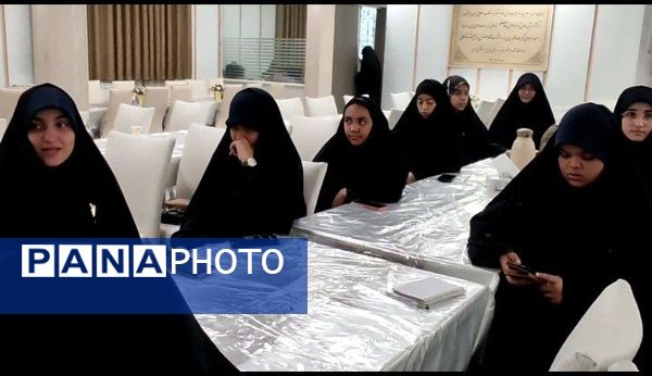 گفتگوی صمیمانه فرماندهان واحد های بسیج دانش آموزی