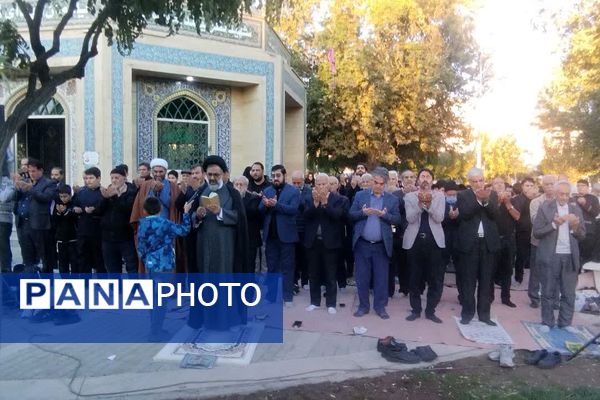 برگزاری نماز باران به امامت سید ابراهیم حسینی امام جمعه شهرستان فردیس در شهرک وحدت