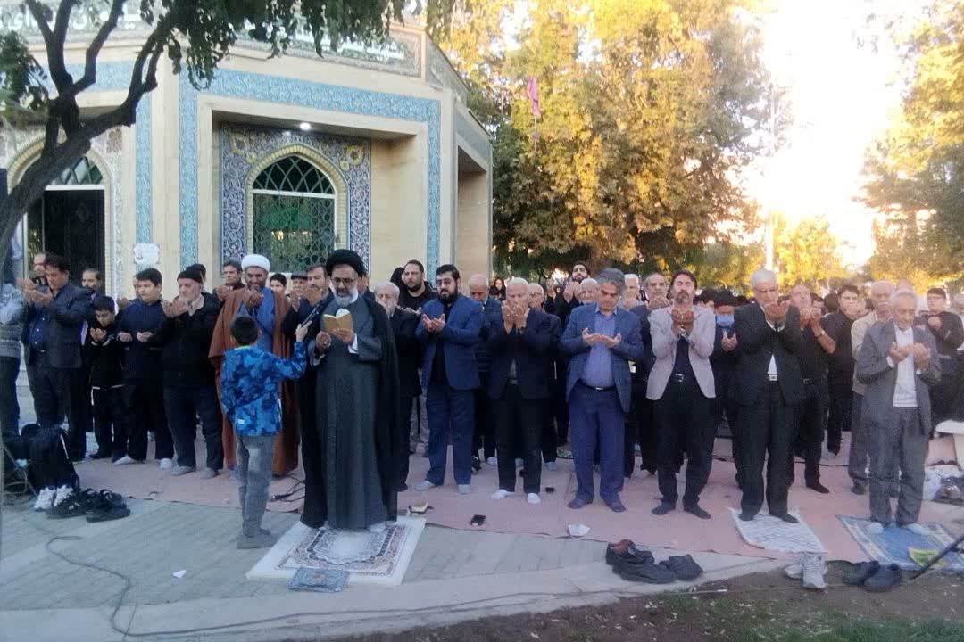 برگزاری نماز باران به امامت سید ابراهیم حسینی امام جمعه شهرستان فردیس در شهرک وحدت