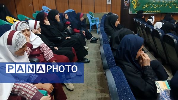 سی‌ودومین اجلاس سراسری نماز و یادواره شهدای دانش‌آموز در تویسرکان 