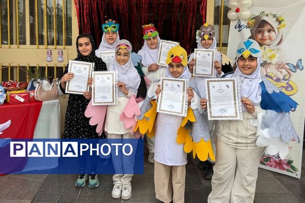 شکوفه های لبخند در آموزشگاه شاهد فرهنگ پیشوا؛ جشن روز دختر با رنگ شادی و هدیه