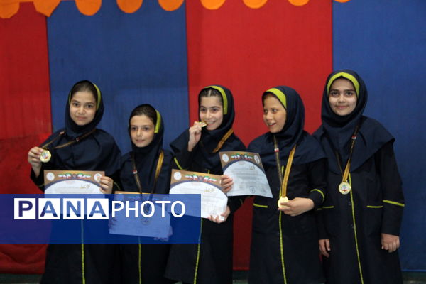 برگزاری آیین اهدای جوایز و تقدیر از شرکت کنندگان جشنواره طناب زنی دانش آموزان ابتدایی دختر مدارش شهرستانهای تهران در ری یک