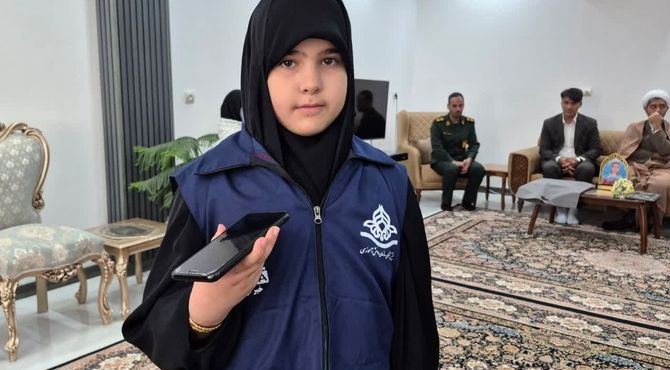 دیدار دانش آموزان دبیرستان صدرا مهریز با خانواده شهدا