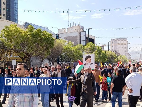 شرکت با شکوه مردم مشهد در راهپیمایی روز جهانی قدس