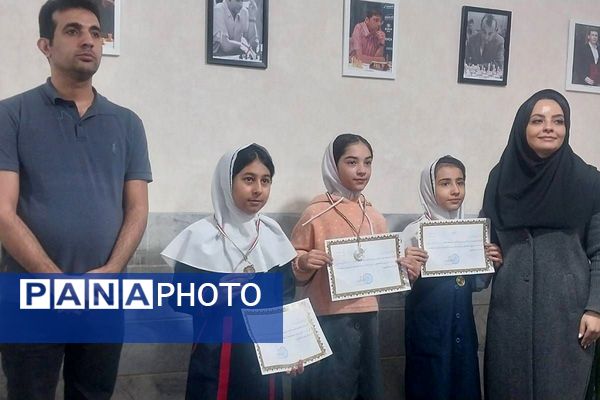 رقابت فکری دانش آموزان شهرستان قدس در مسابقات شطرنج دانش‌آموزی 