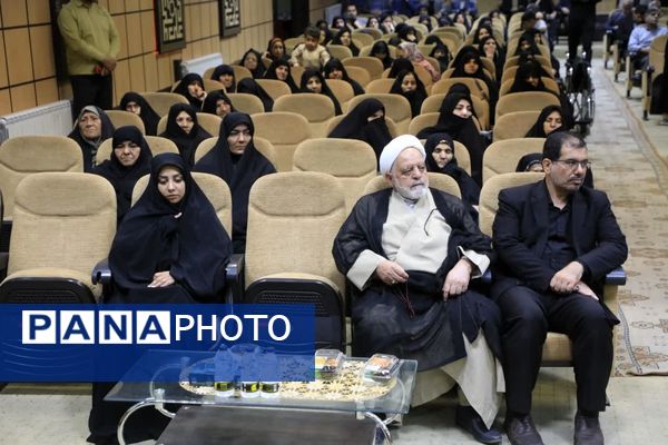 جلسه گرامیداشت و تجلیل از پدران و مادران شهدا 