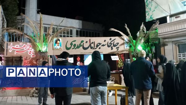  برپایی موکب و چایخانه جوانان مهدوی (عج) در شهرستان نیشابور