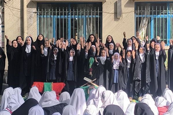 تجدیدِ پیمان با انقلاب و اهل بیت(ع) در روز ۱۳ آبان