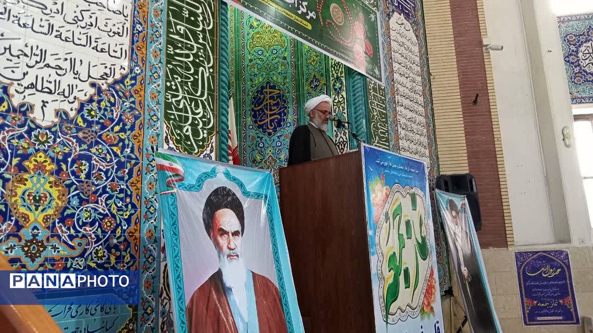 پیوند دل‌های مؤمن در صفوف نماز جمعه بندرترکمن