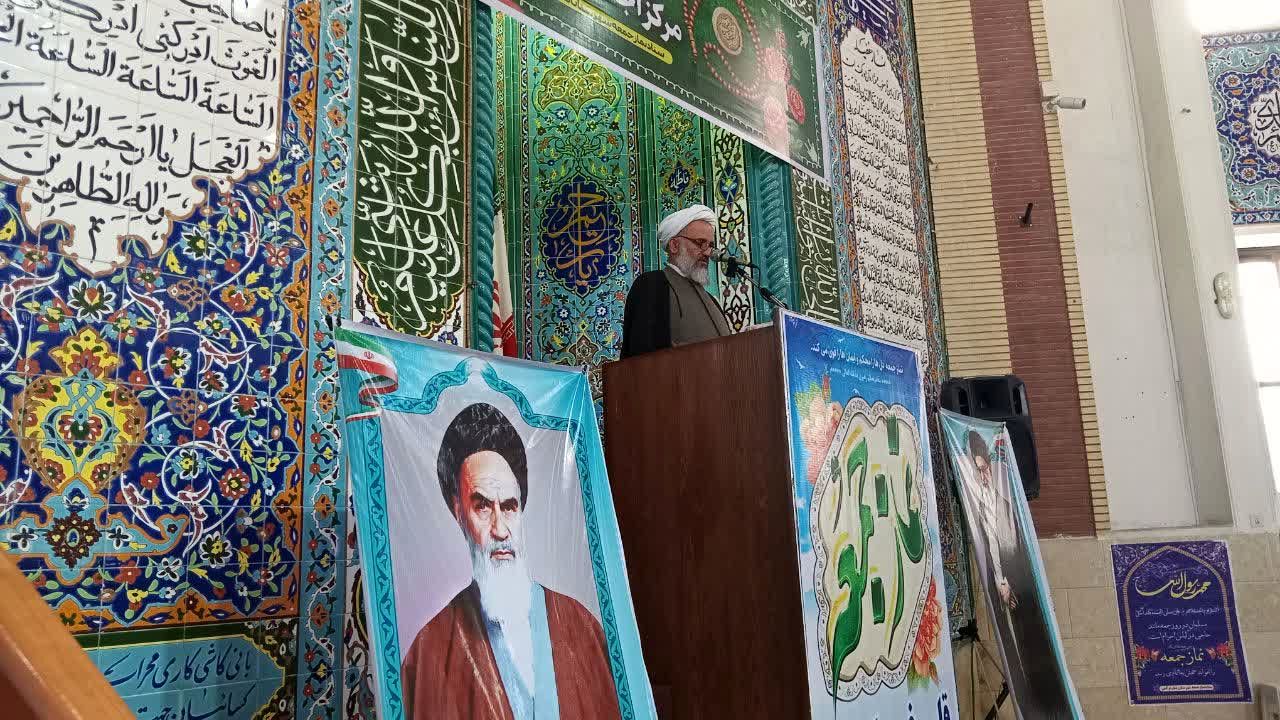 پیوند دل‌های مؤمن در صفوف نماز جمعه بندرترکمن