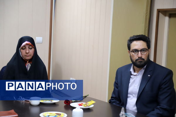 تجلیل از همکاران سازمان دانش آموزی شهر تهران در بیست و پنجمین سالروز تاسیس سازمان دانش آموزی 