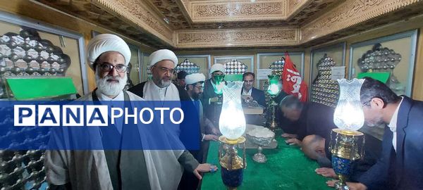 آیین غبارروبی ضریح مطهر حضرت علی‌بن‌امام‌محمدباقر(ع) 