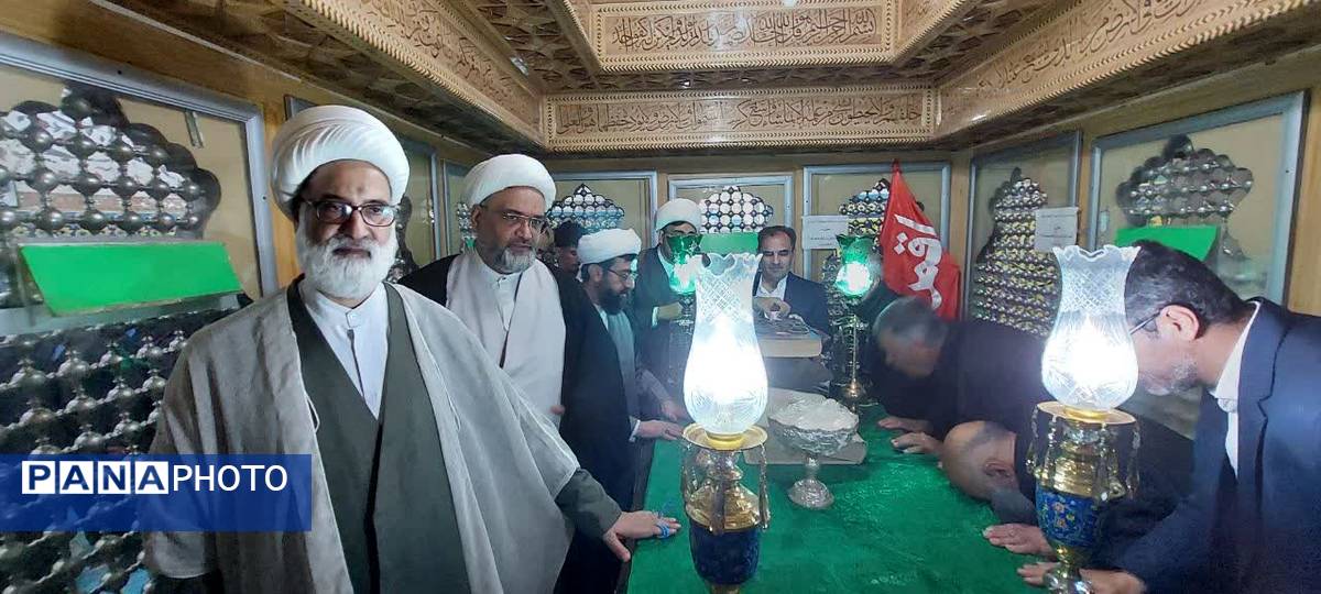 آیین غبارروبی ضریح مطهر حضرت علی‌بن‌امام‌محمدباقر(ع) 