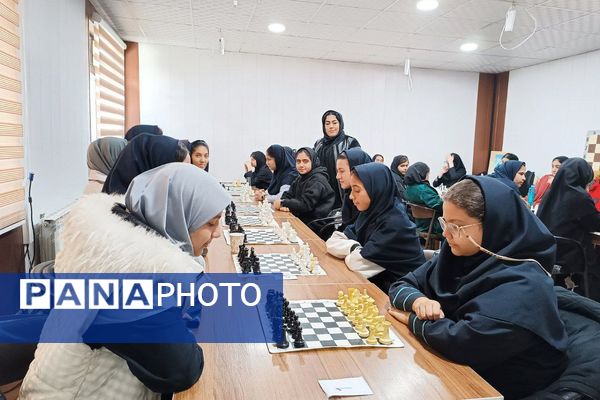 رقابت فکری دانش‌آموزان ورامینی در مسابقات شطرنج کانون هدایت