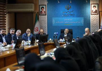 نشست صمیمانه وزیر آموزش و پرورش با مدیران مدارس؛ تاکید بر ضرورت بهره‌گیری از خرد جمعی در خط مقدم تعلیم و تربیت/ مدیران از رویکردهای عدالت‌محور وزیر آموزش و پرورش قدردانی کردند
