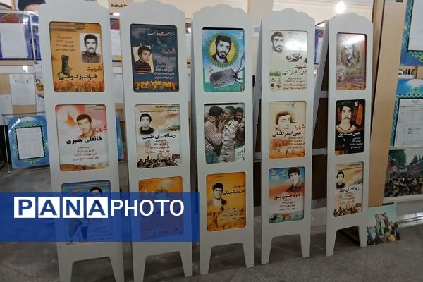 بازدید دانش‌آموزان از نمایشگاه دفاع مقدس واقع در مقبره شهدای گمنام شهرستان ورامین