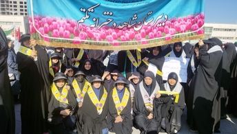 آوایی که از زنگ استکبار دبیرستان شاهد تکتم ناحیه ۳برخاست و به قلب راهپیمایی ۱۳ آبان پیوست